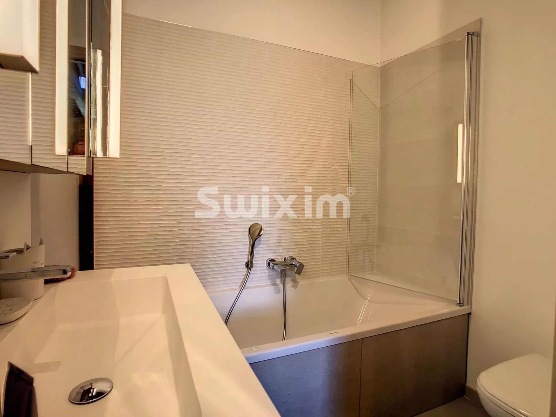 house 7 Rooms for sale on Demi-Quartier (74120)
