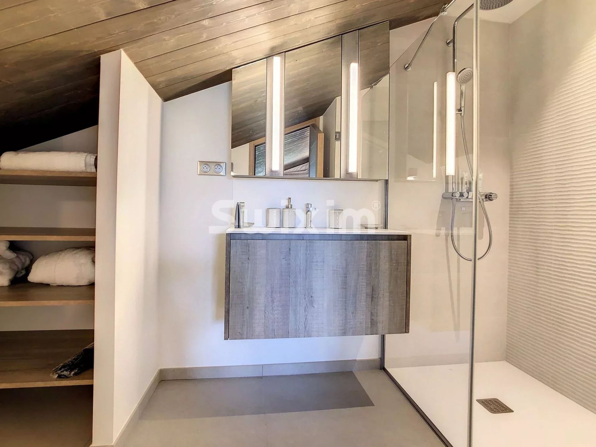 house 7 Rooms for sale on Demi-Quartier (74120)