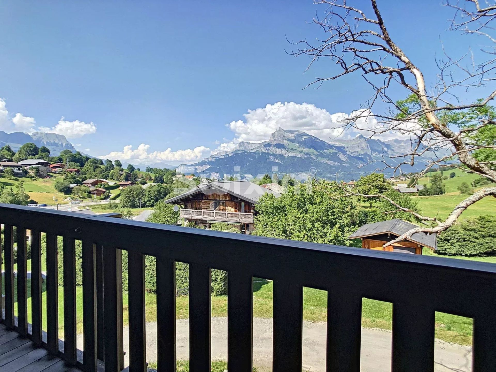 house 7 Rooms for sale on Demi-Quartier (74120)