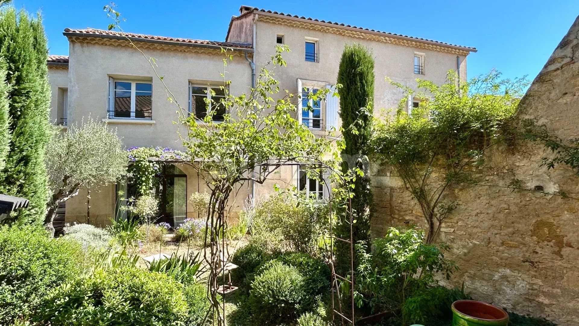 mas 8 Camere in vendita su Castillon-du-Gard (30210)