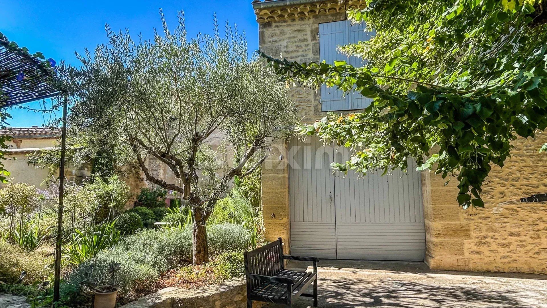 mas 8 Camere in vendita su Castillon-du-Gard (30210)