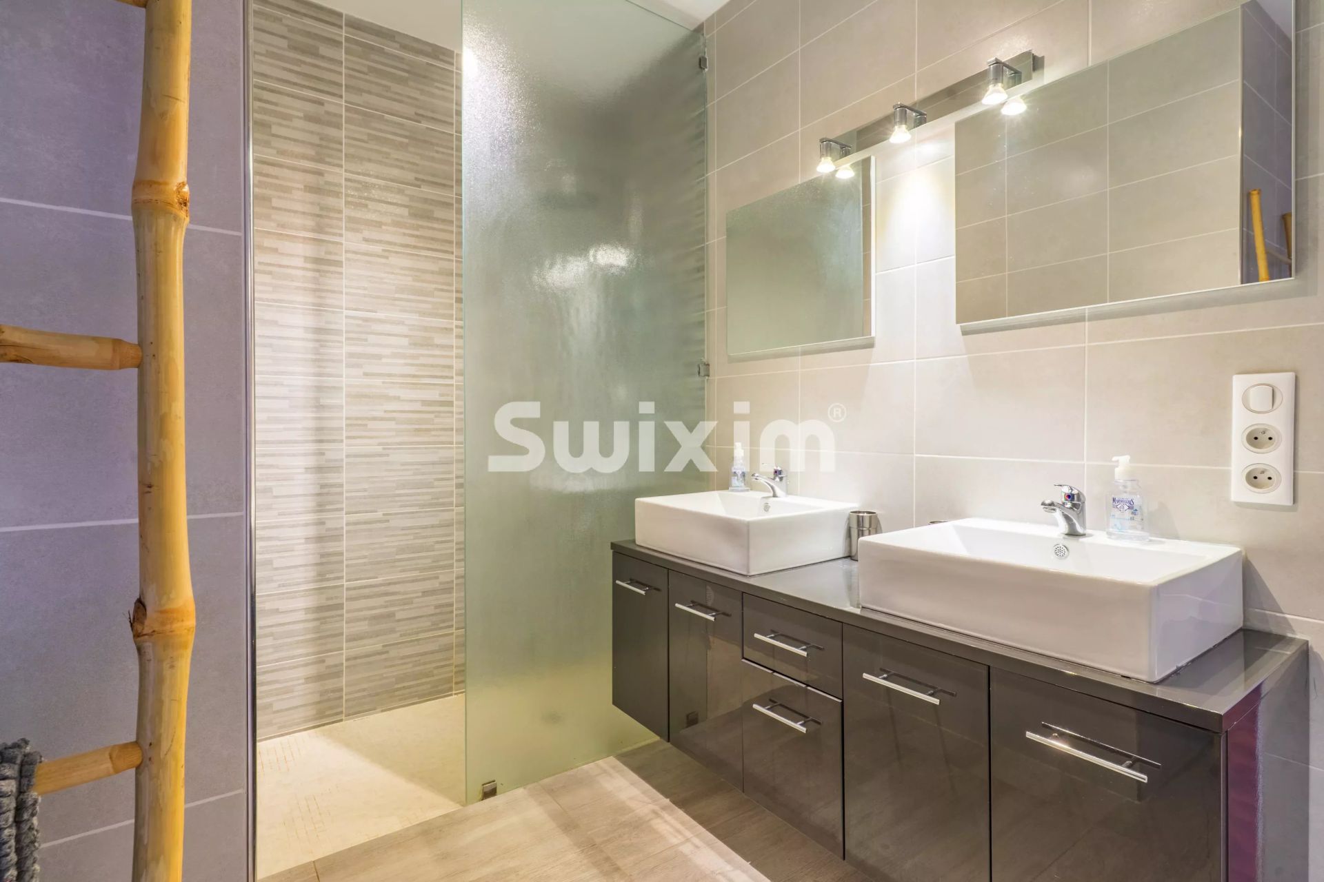 villa 6 Rooms for sale on Cavalaire-sur-Mer (83240)