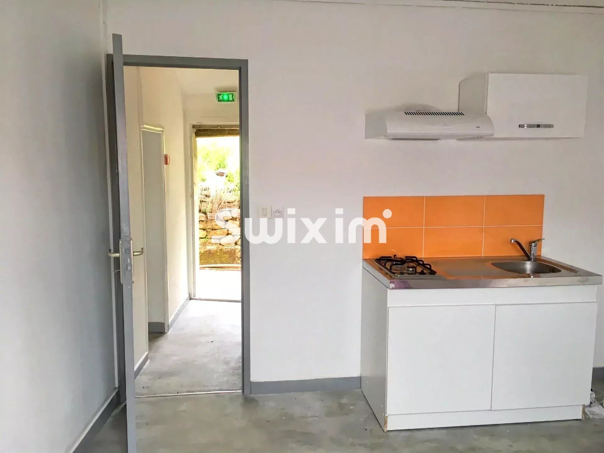 building 10 Rooms for sale on Lons-le-Saunier (39000)
