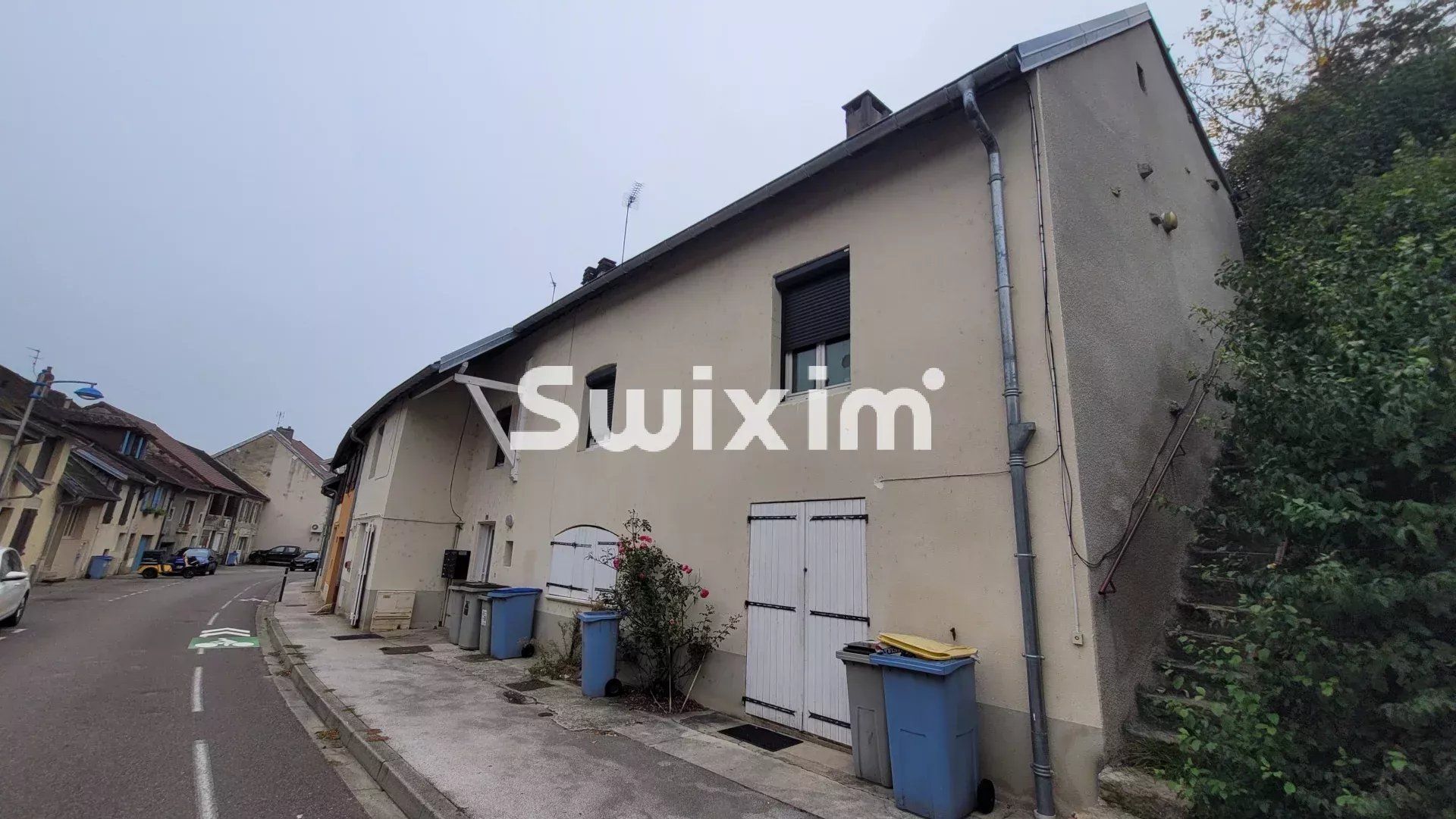 building 10 Rooms for sale on Lons-le-Saunier (39000)