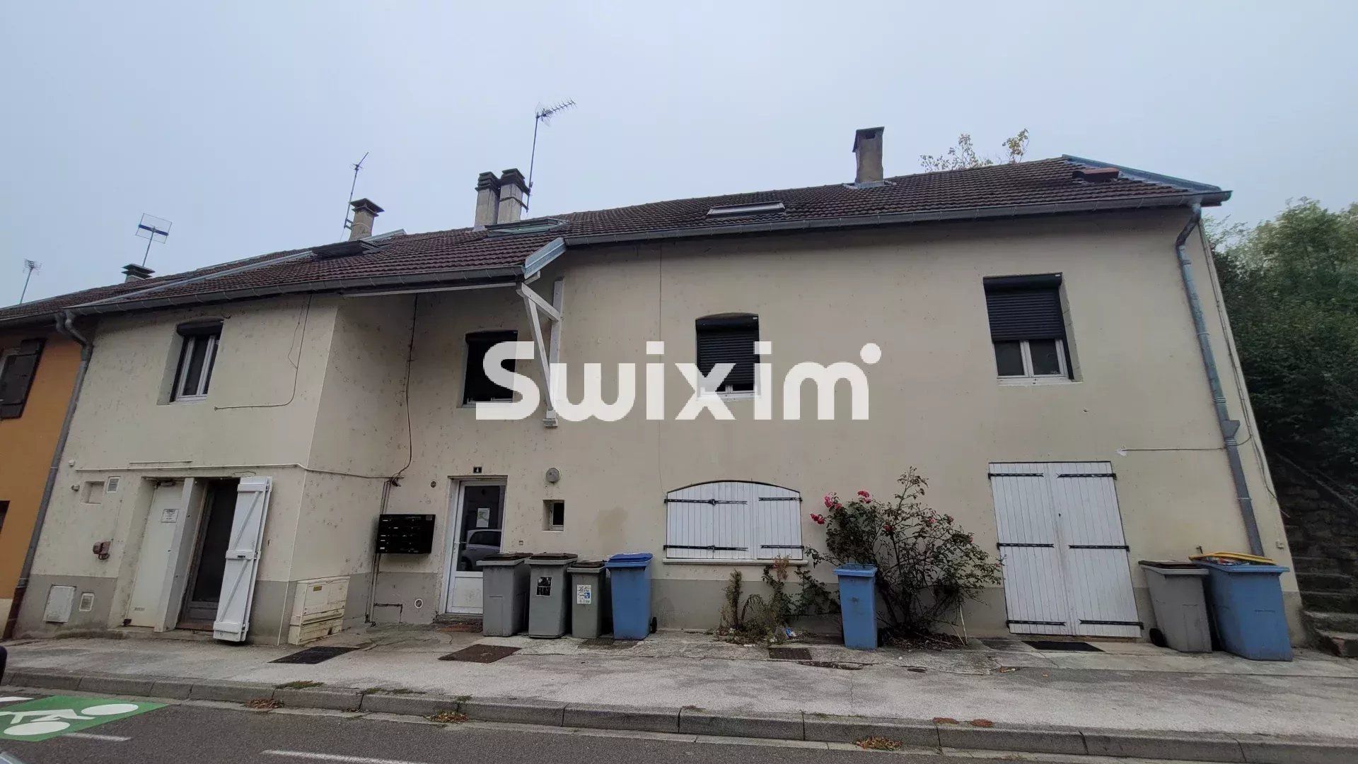 building 10 Rooms for sale on Lons-le-Saunier (39000)