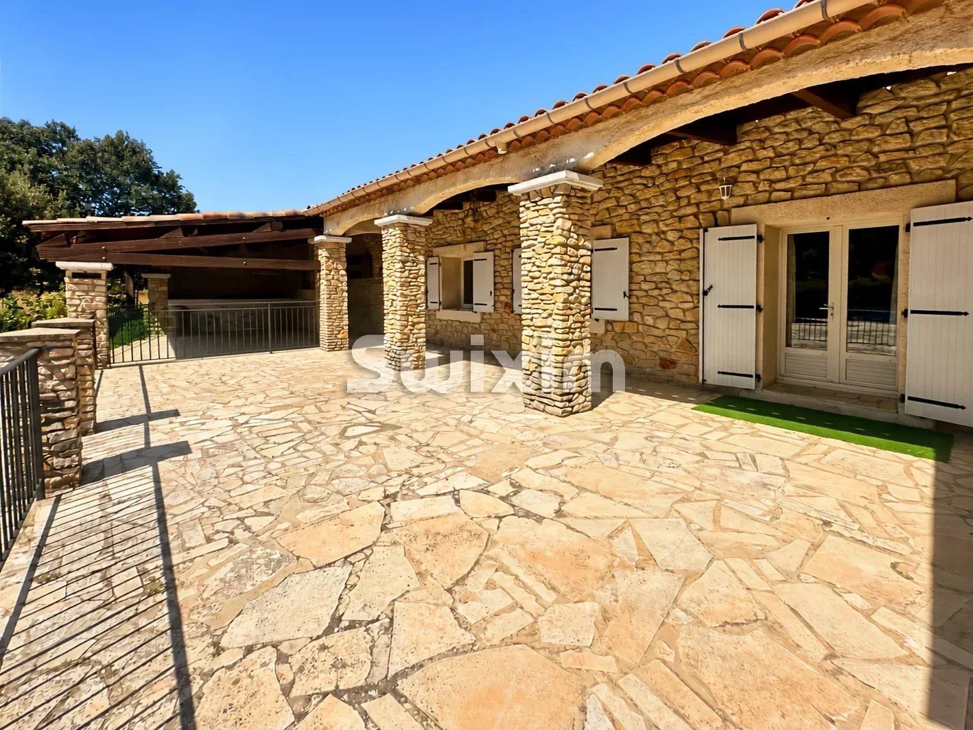 casa 7 Salas en venta en Mornas (84550)