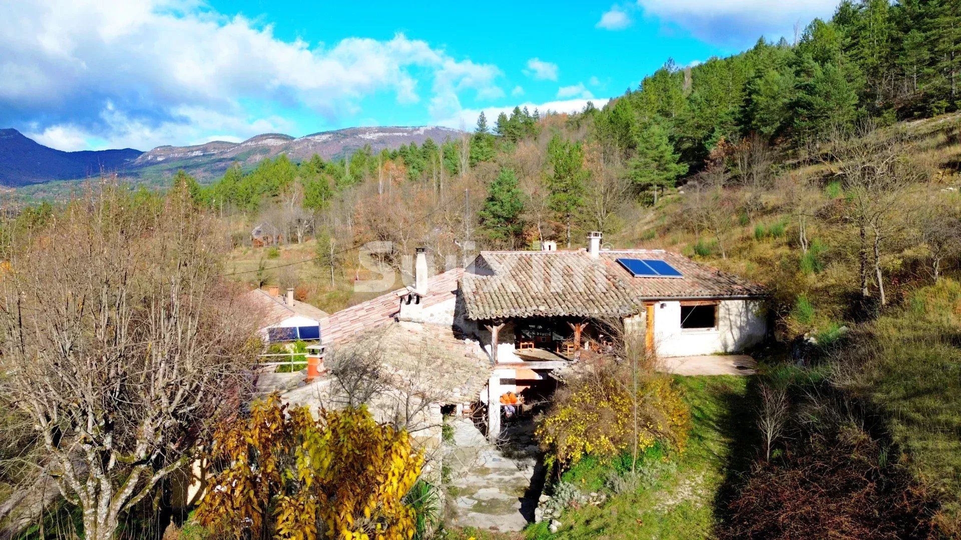 propriété 15 Pièces en vente sur La Motte-Chalancon (26470)