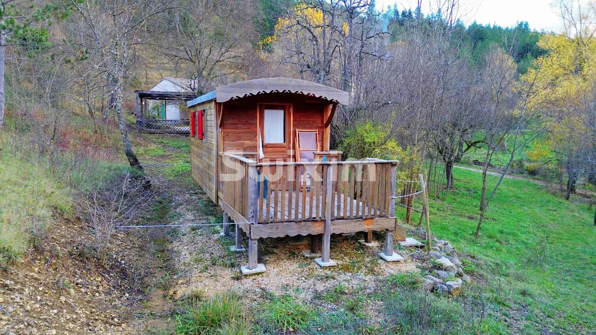 propriété 15 Pièces en vente sur La Motte-Chalancon (26470)