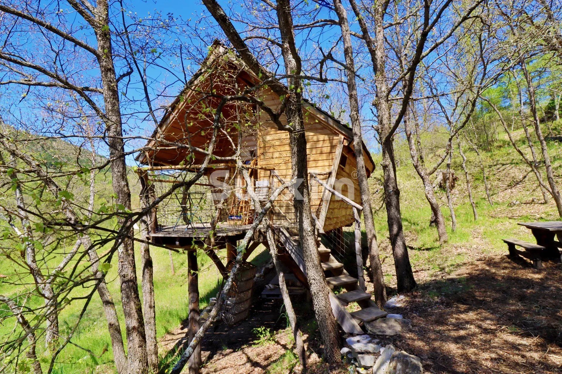 propriété 15 Pièces en vente sur La Motte-Chalancon (26470)