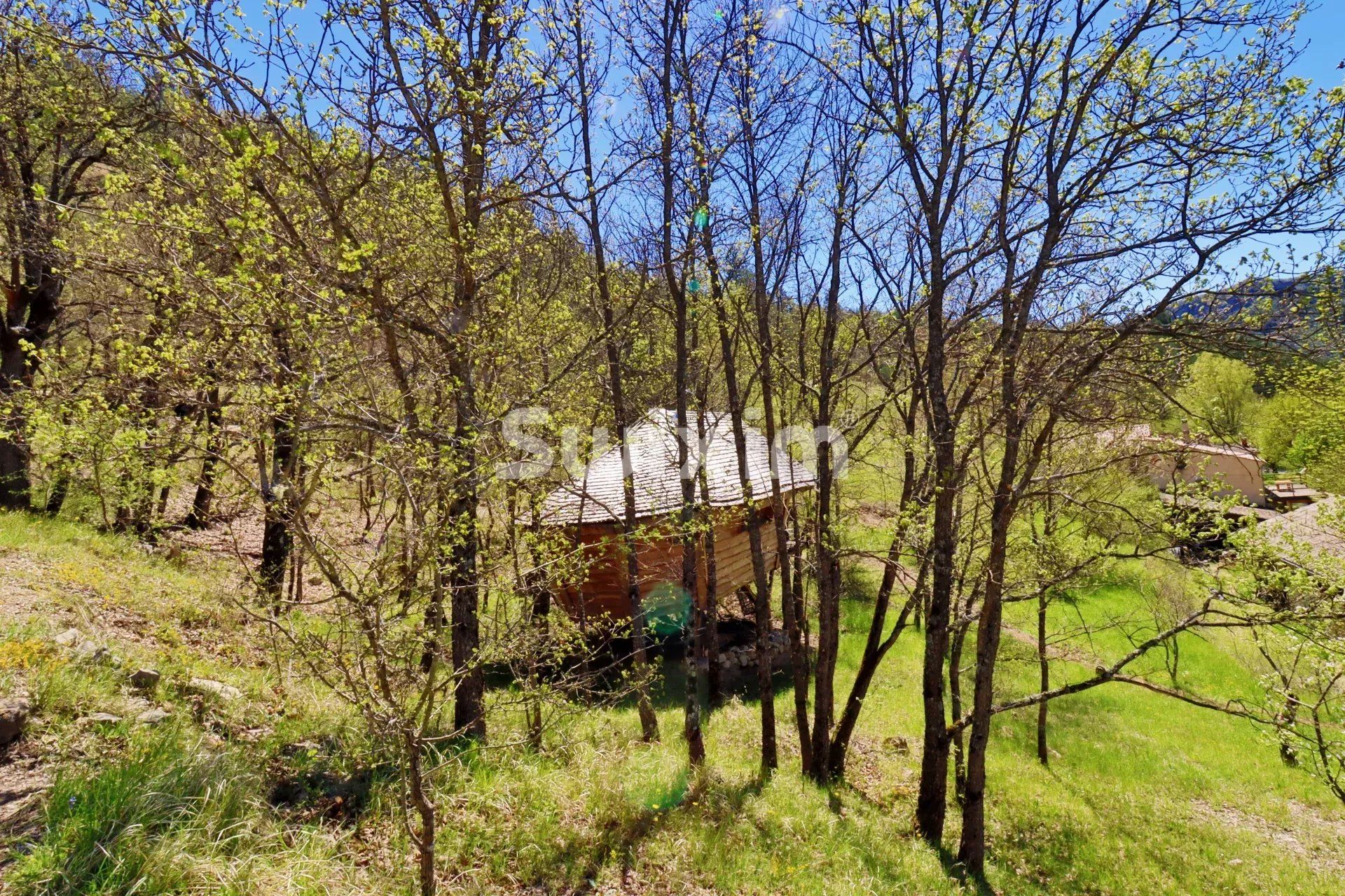 propriété 15 Pièces en vente sur La Motte-Chalancon (26470)