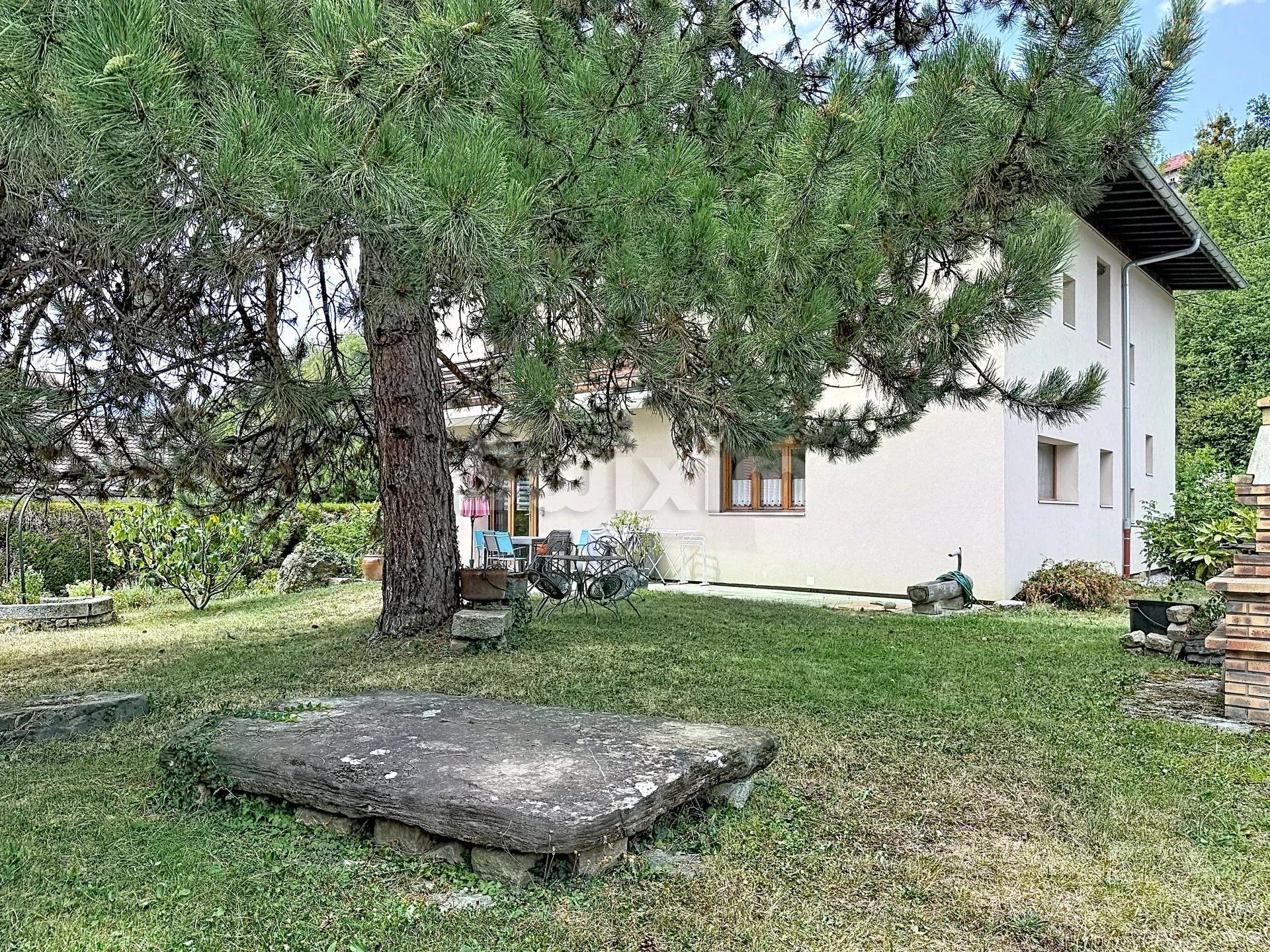 house 10 Rooms for sale on Passy (74190)