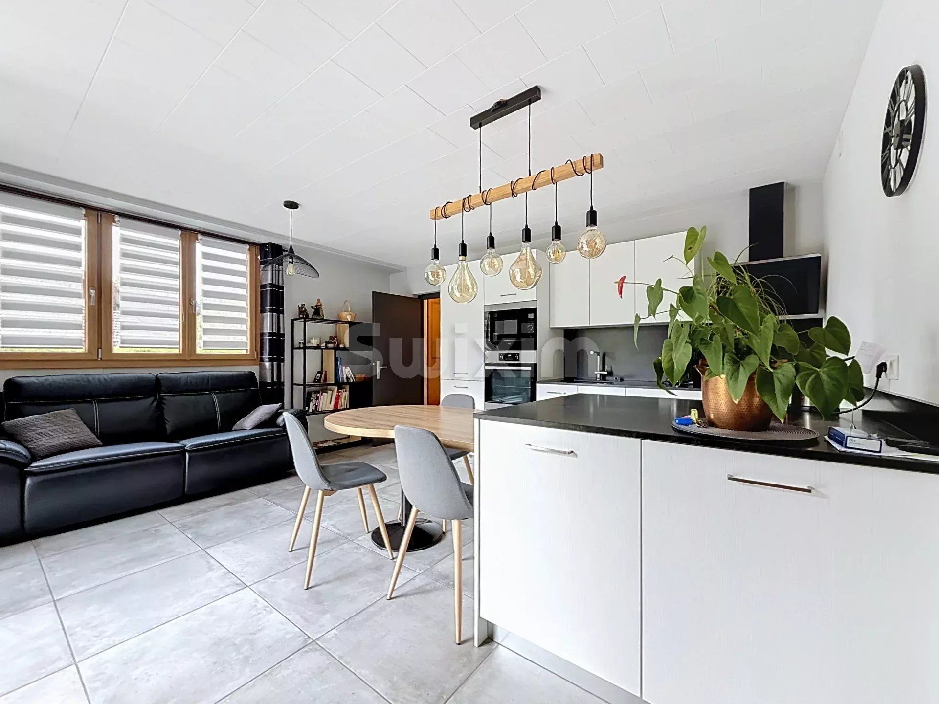 house 10 Rooms for sale on Passy (74190)