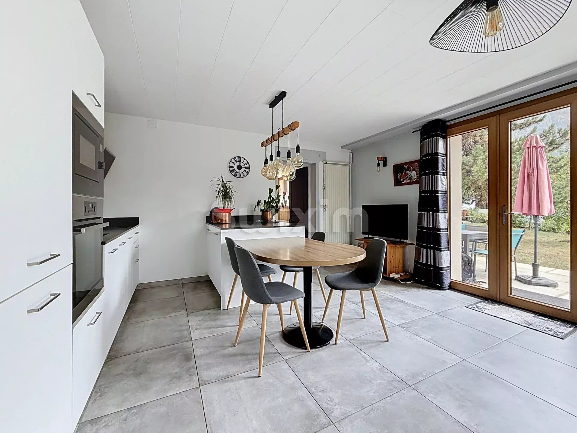 house 10 Rooms for sale on Passy (74190)