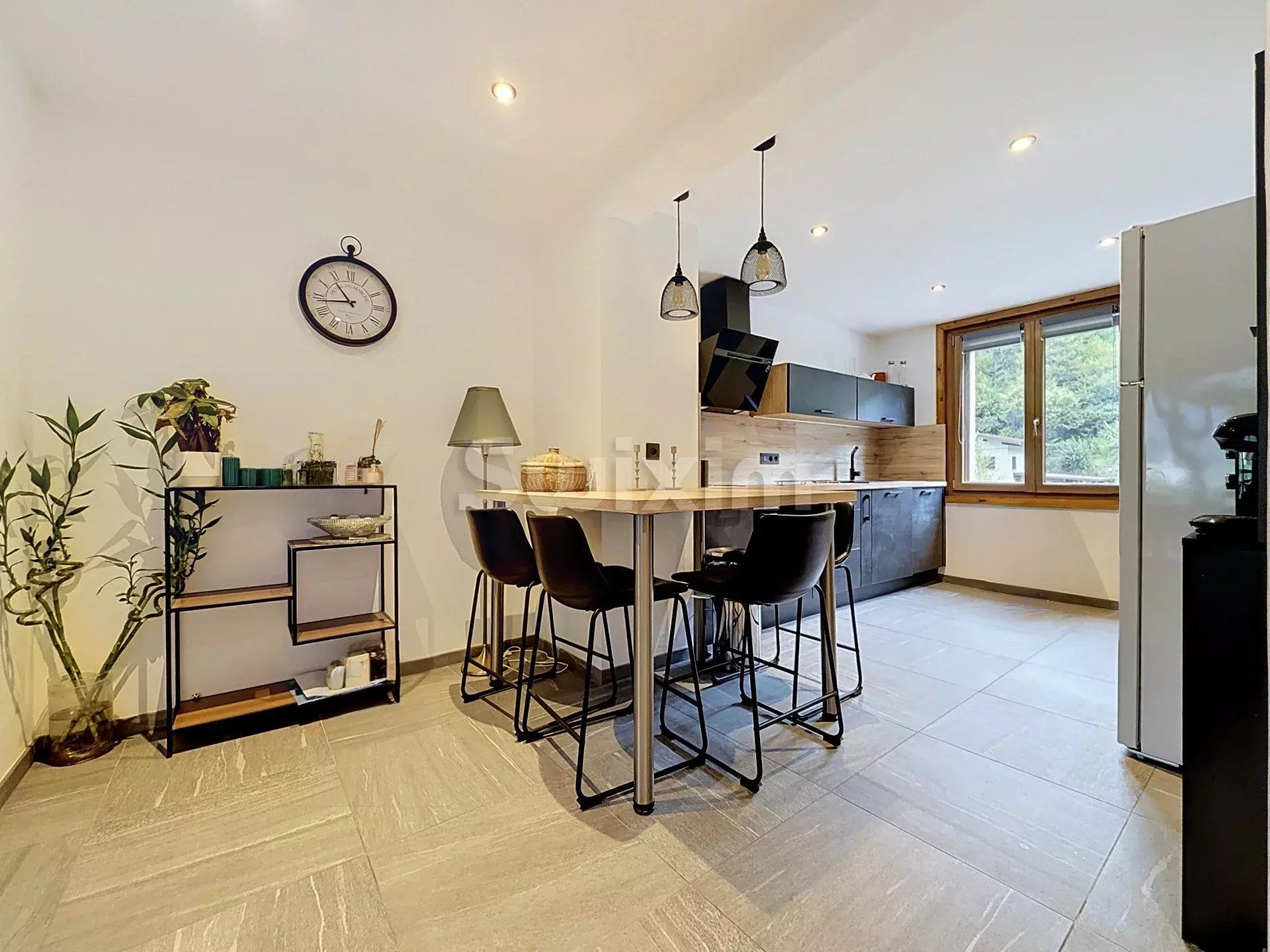 house 10 Rooms for sale on Passy (74190)