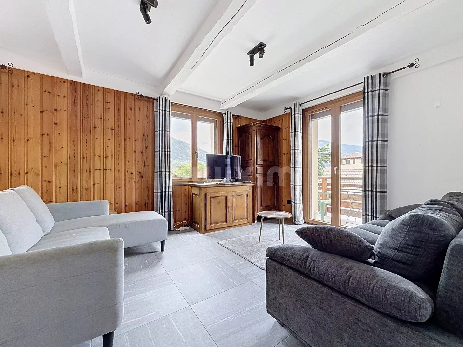 house 10 Rooms for sale on Passy (74190)