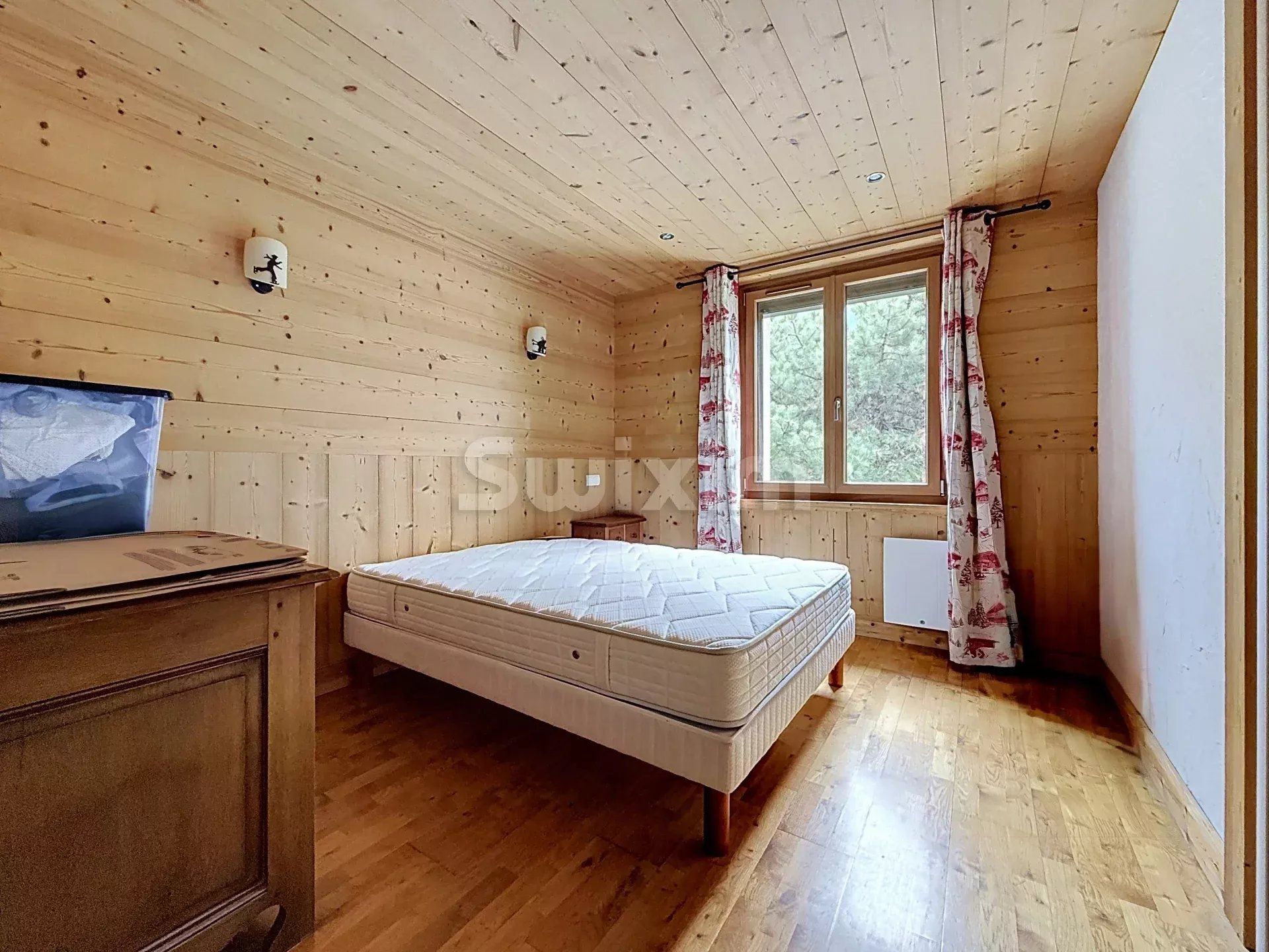 house 10 Rooms for sale on Passy (74190)