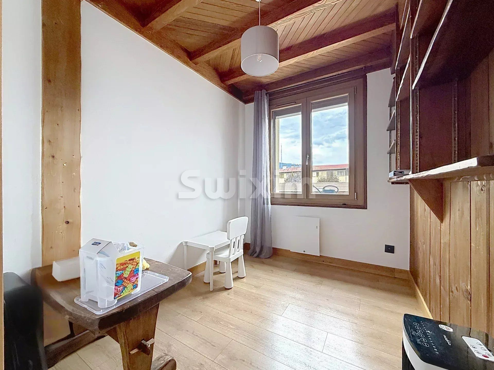 house 10 Rooms for sale on Passy (74190)