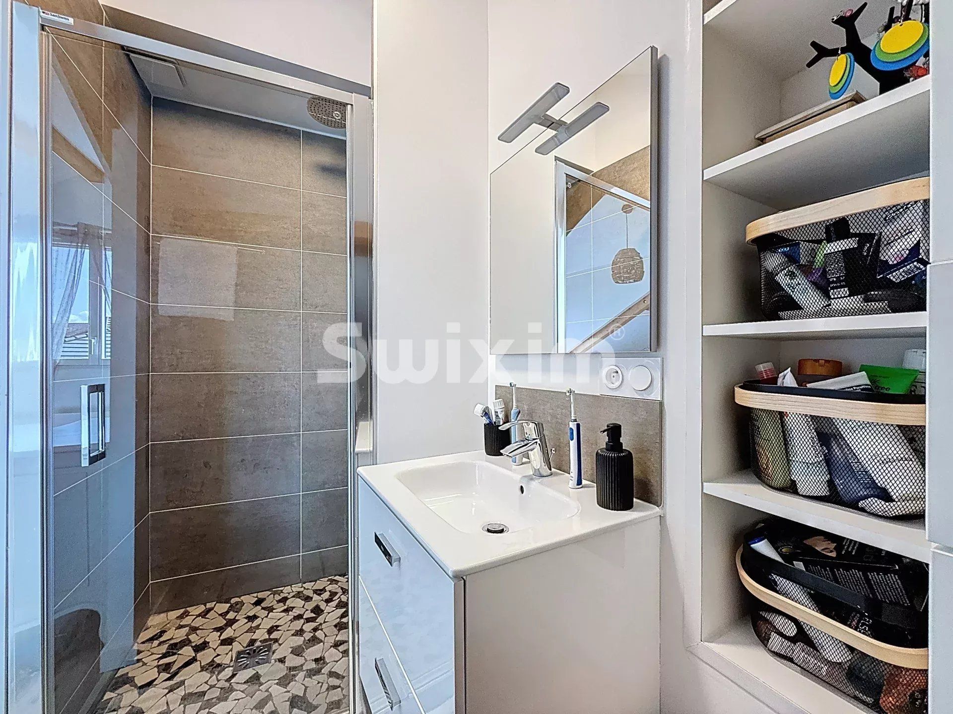 appartamento 6 Camere in vendita su Divonne-les-Bains (01220)