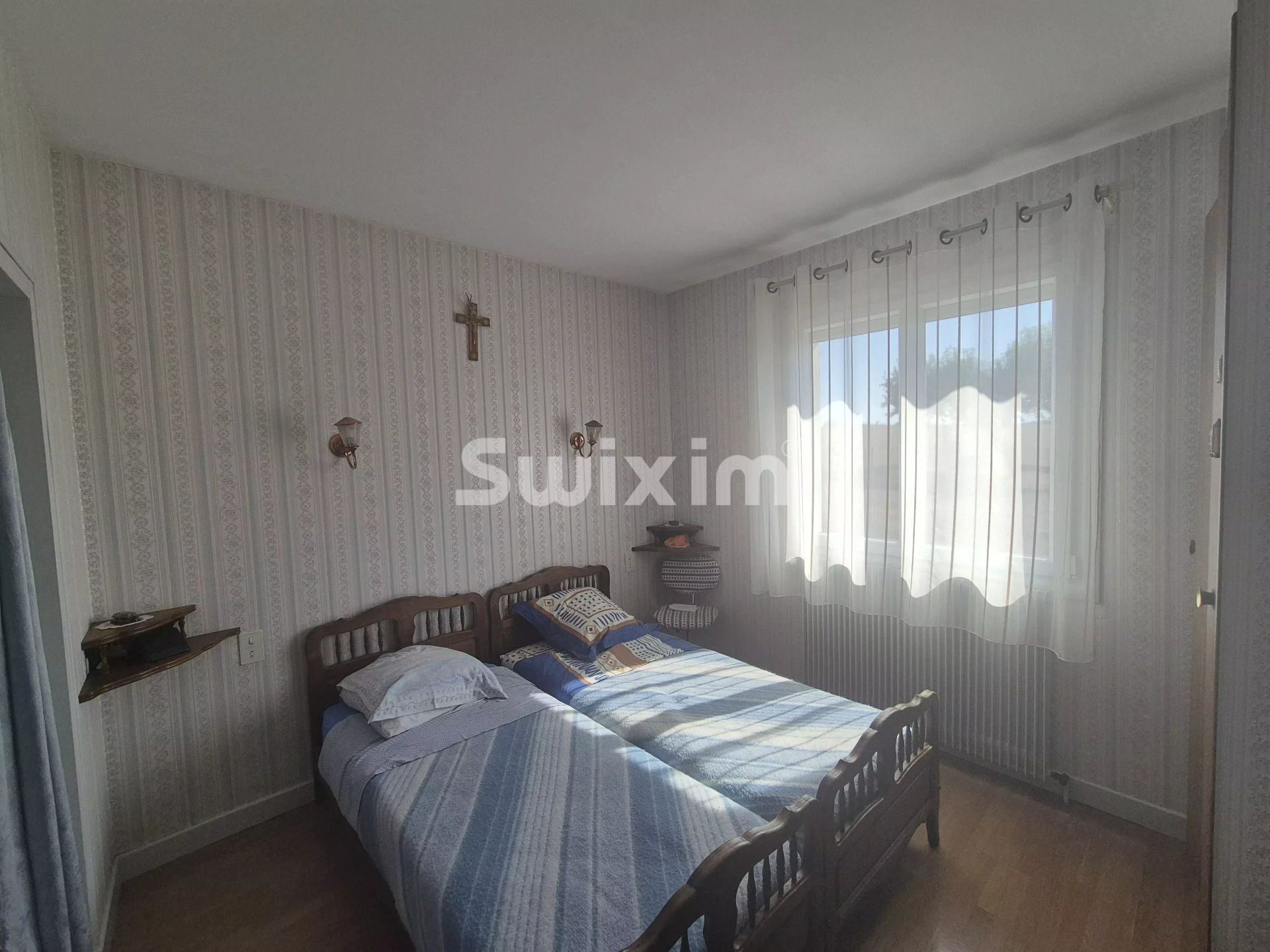house 6 Rooms for sale on Orchamps (39700)