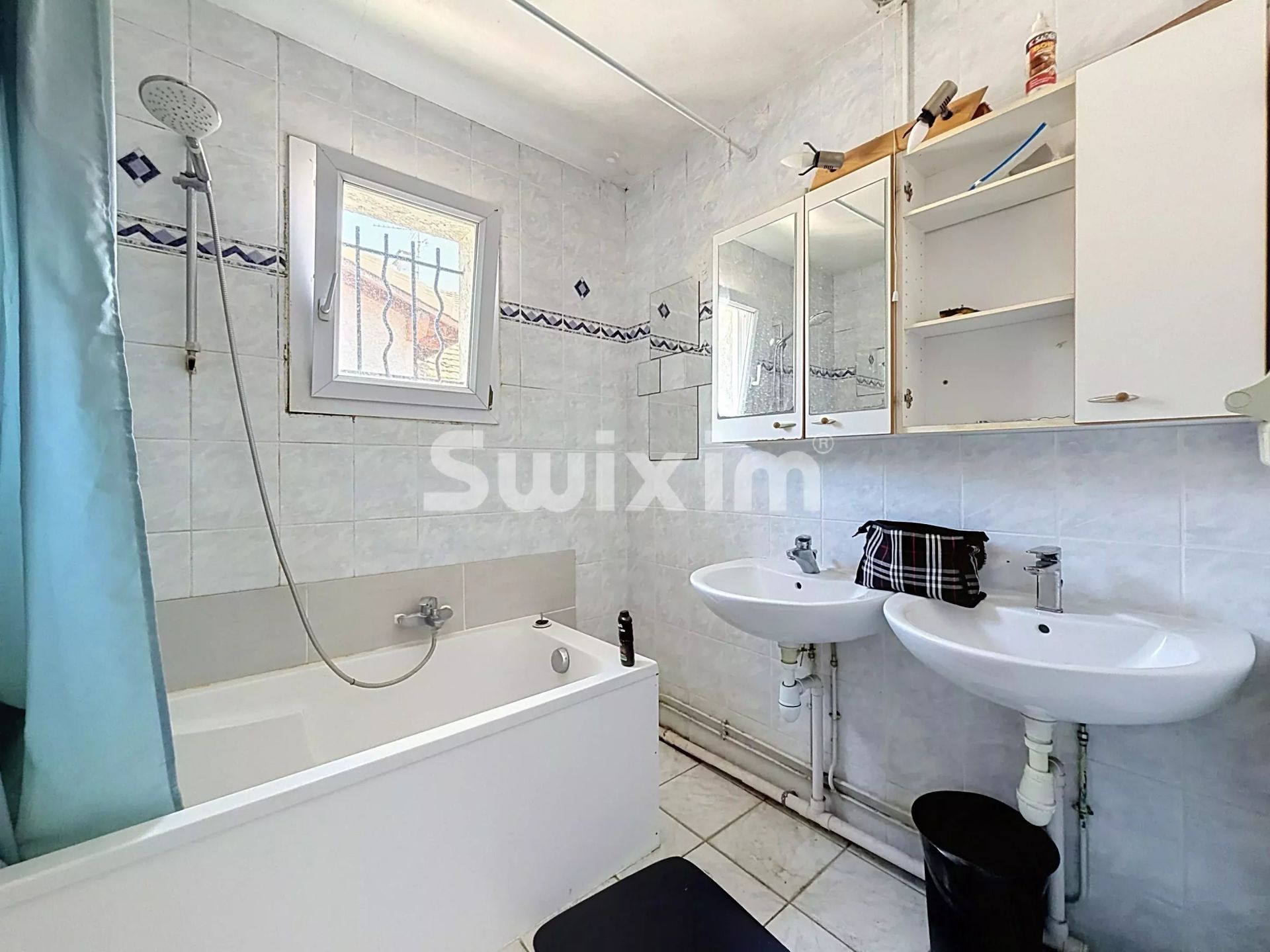 casa 7 Quartos para venda sobre Saint-Genis-Pouilly (01630)