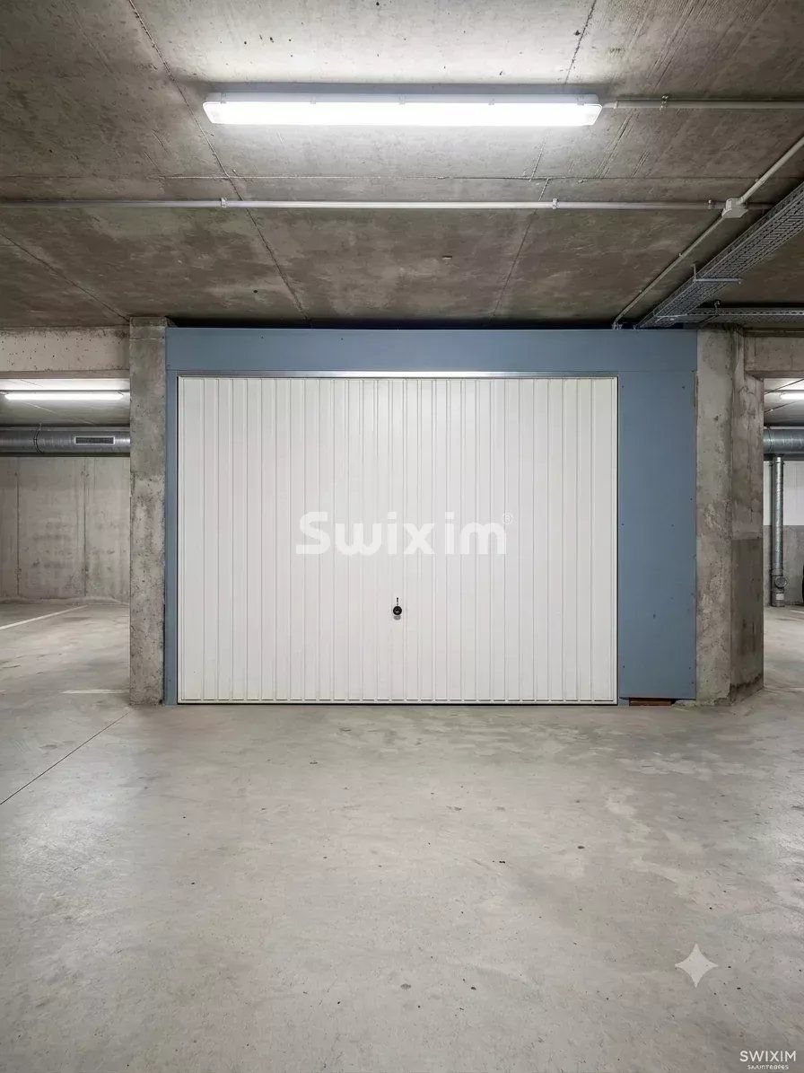 garage 1 room for sale on Cavalaire-sur-Mer (83240)