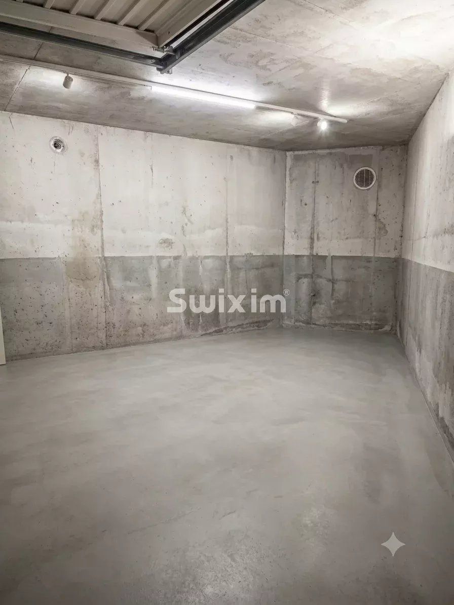 garage 1 room for sale on Cavalaire-sur-Mer (83240)