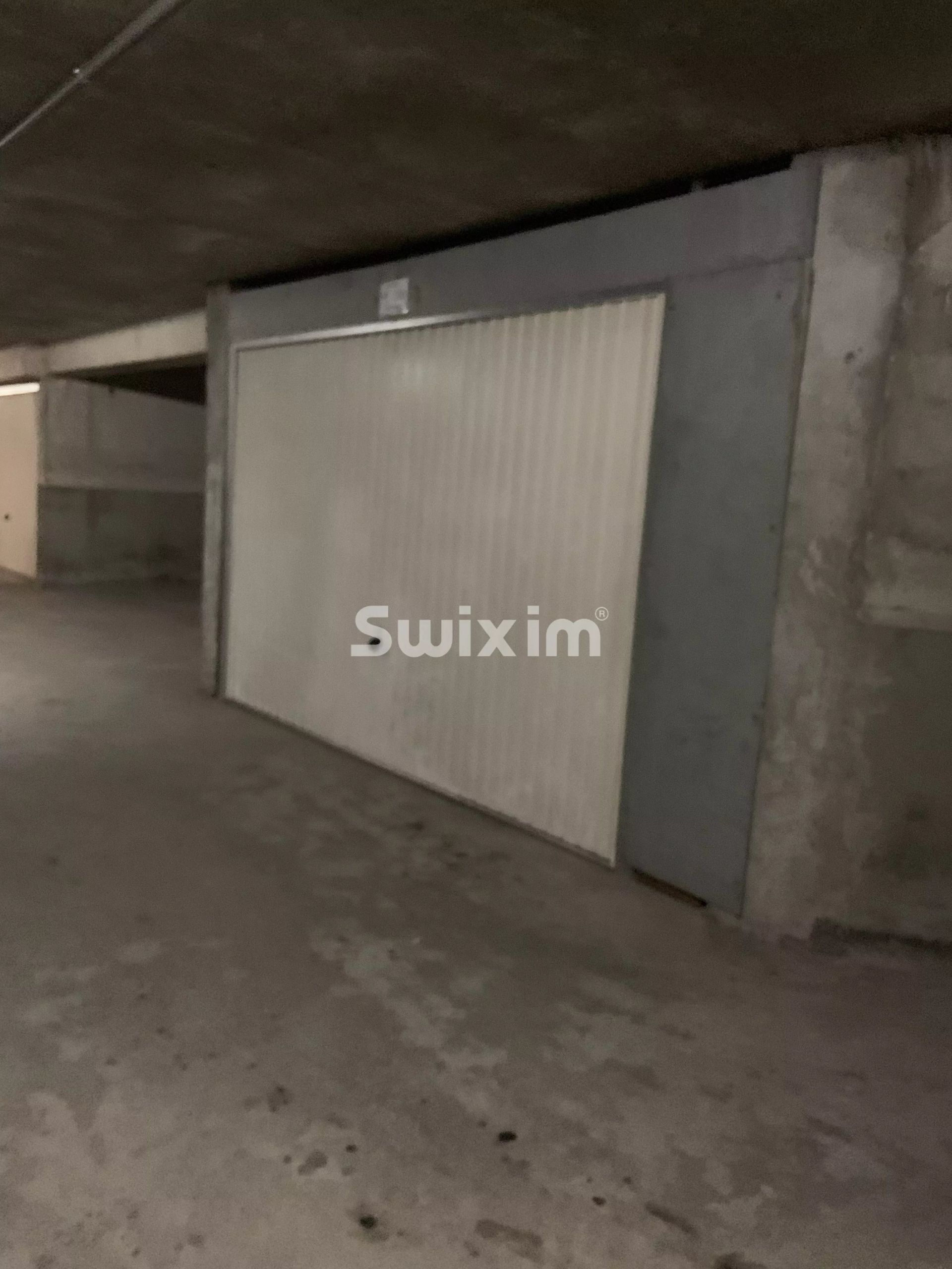 garage 1 room for sale on Cavalaire-sur-Mer (83240)