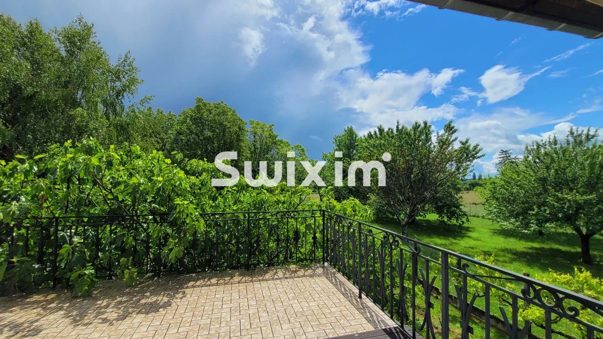 house 5 Rooms for sale on Lons-le-Saunier (39000)