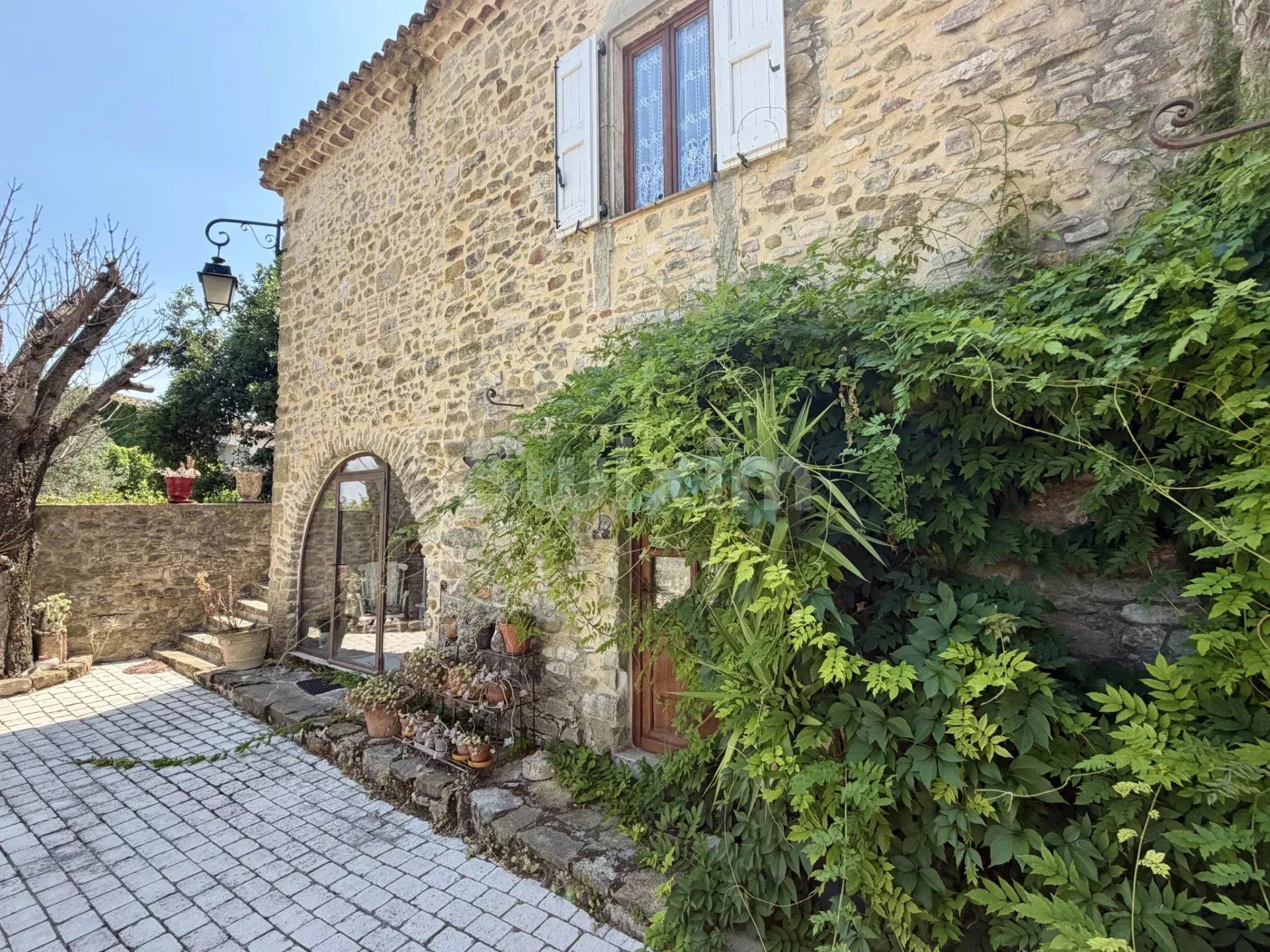 house 7 Rooms for sale on Deaux (30360)