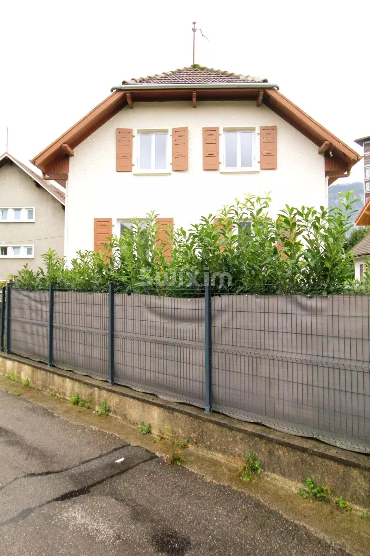 house 6 Rooms for sale on Cluses (74300)