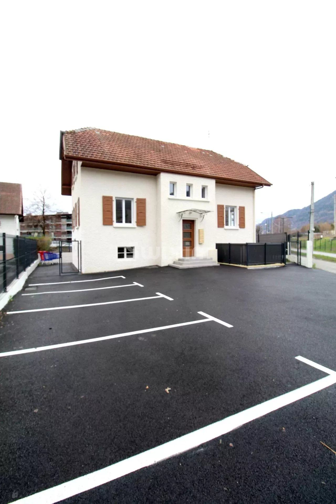 house 6 Rooms for sale on Cluses (74300)