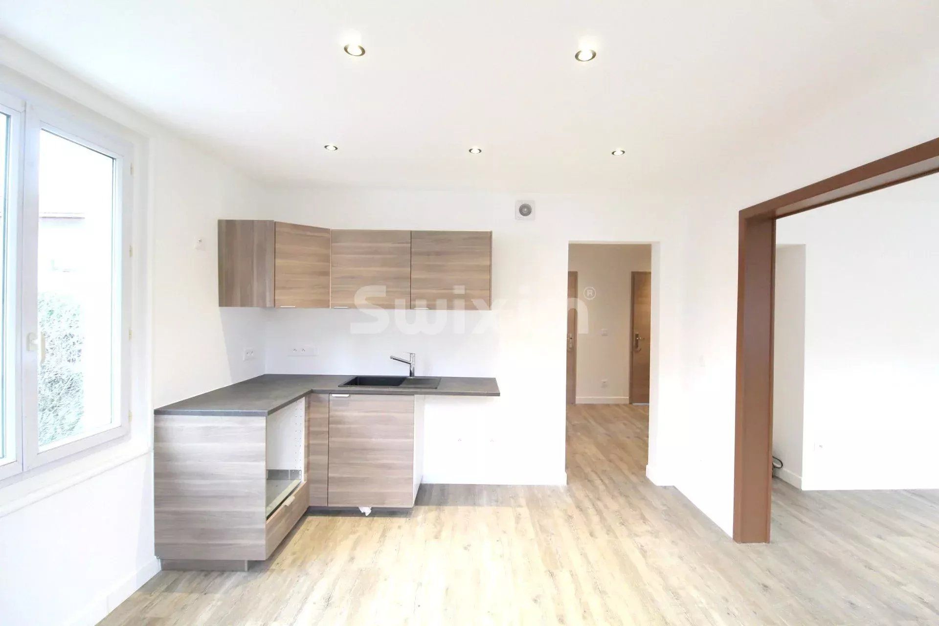 house 6 Rooms for sale on Cluses (74300)