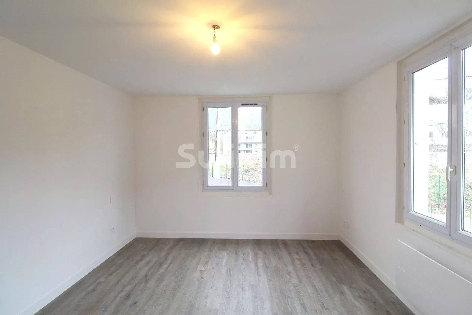 house 6 Rooms for sale on Cluses (74300)