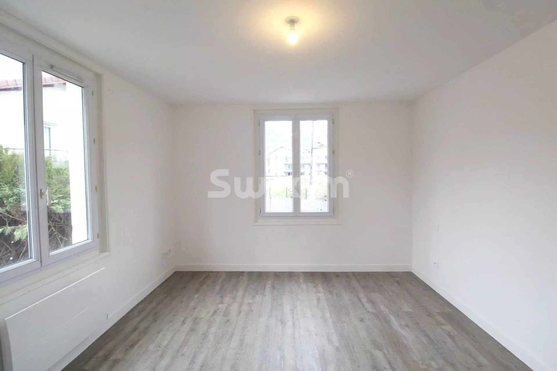 house 6 Rooms for sale on Cluses (74300)