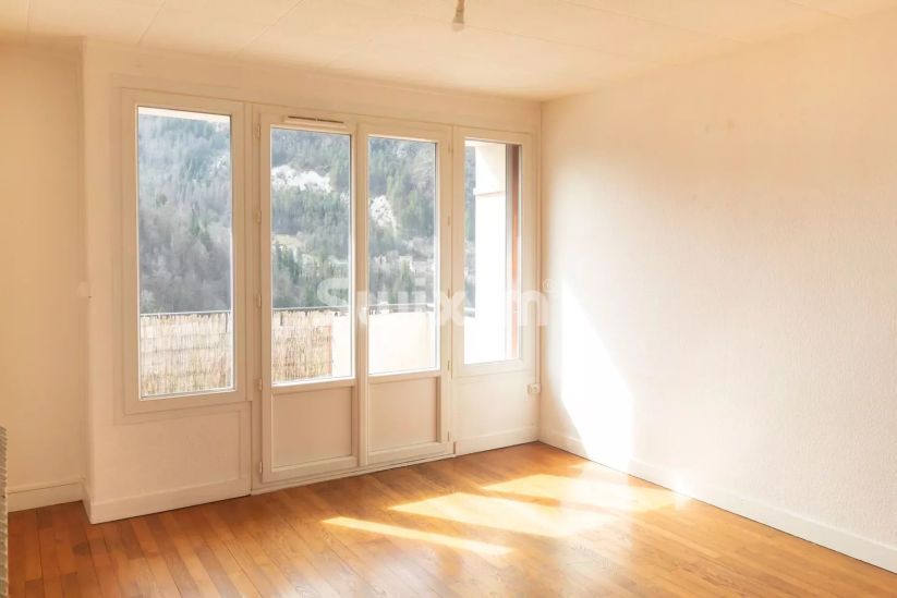 Rental Apartment Saint-Claude 4&nbsp;Rooms 66.6&nbsp;m²