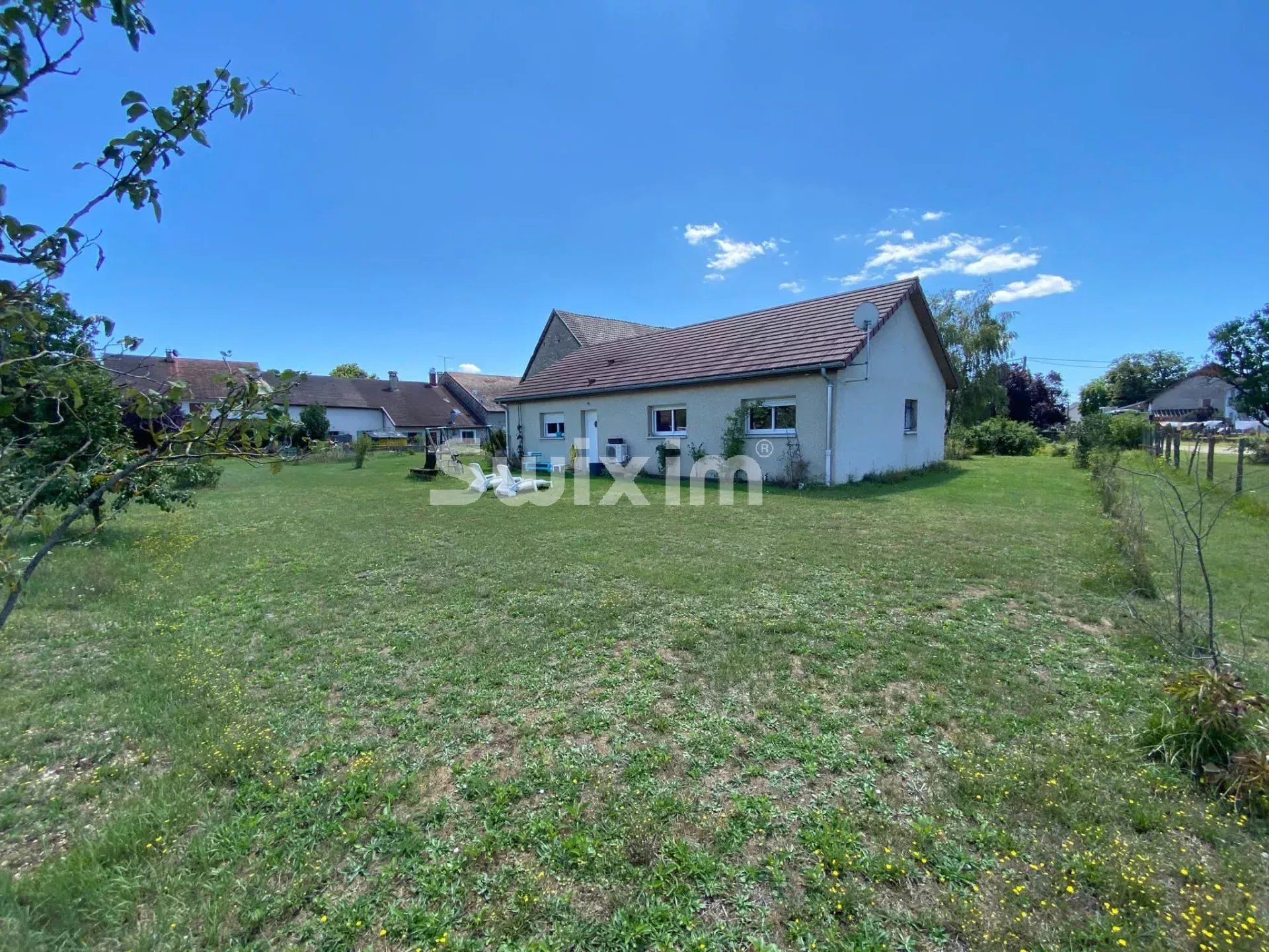 house 5 Rooms for rent on Montigny-sur-l'Ain (39300)