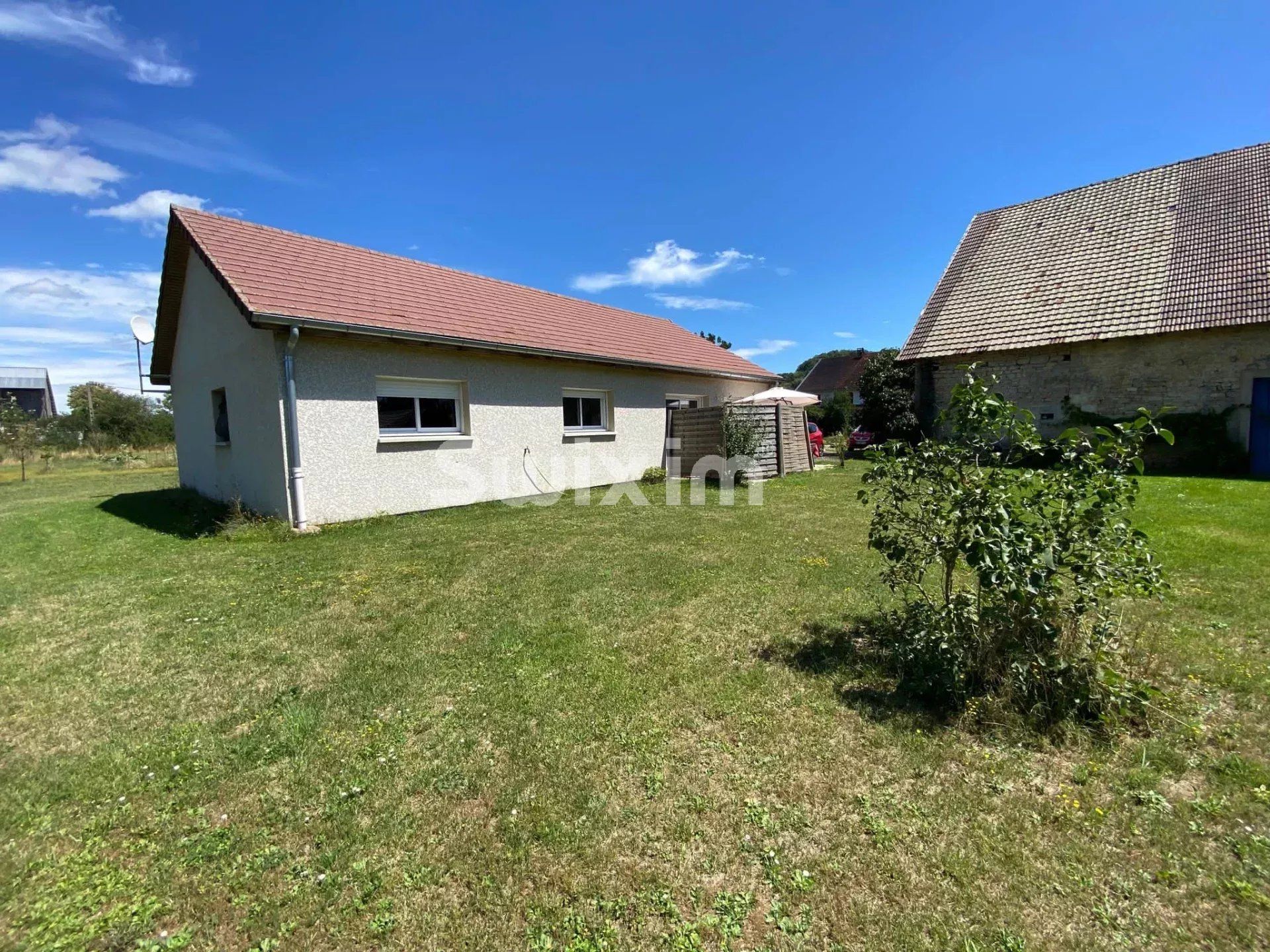 house 5 Rooms for rent on Montigny-sur-l'Ain (39300)