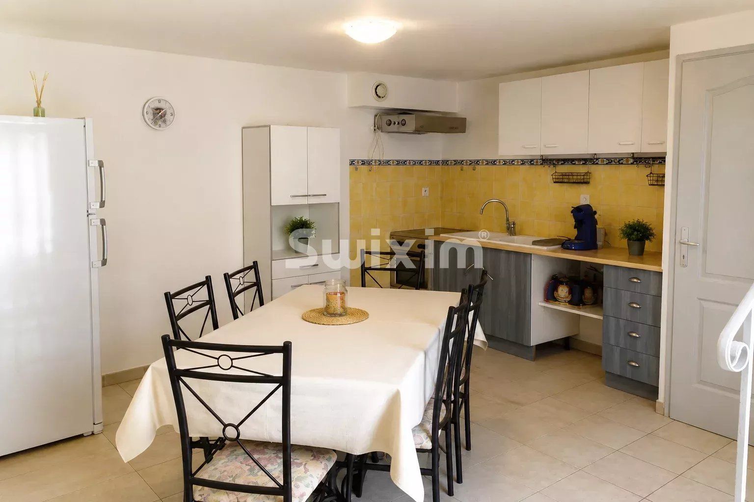 building 11 Rooms for sale on Richerenches (84600)