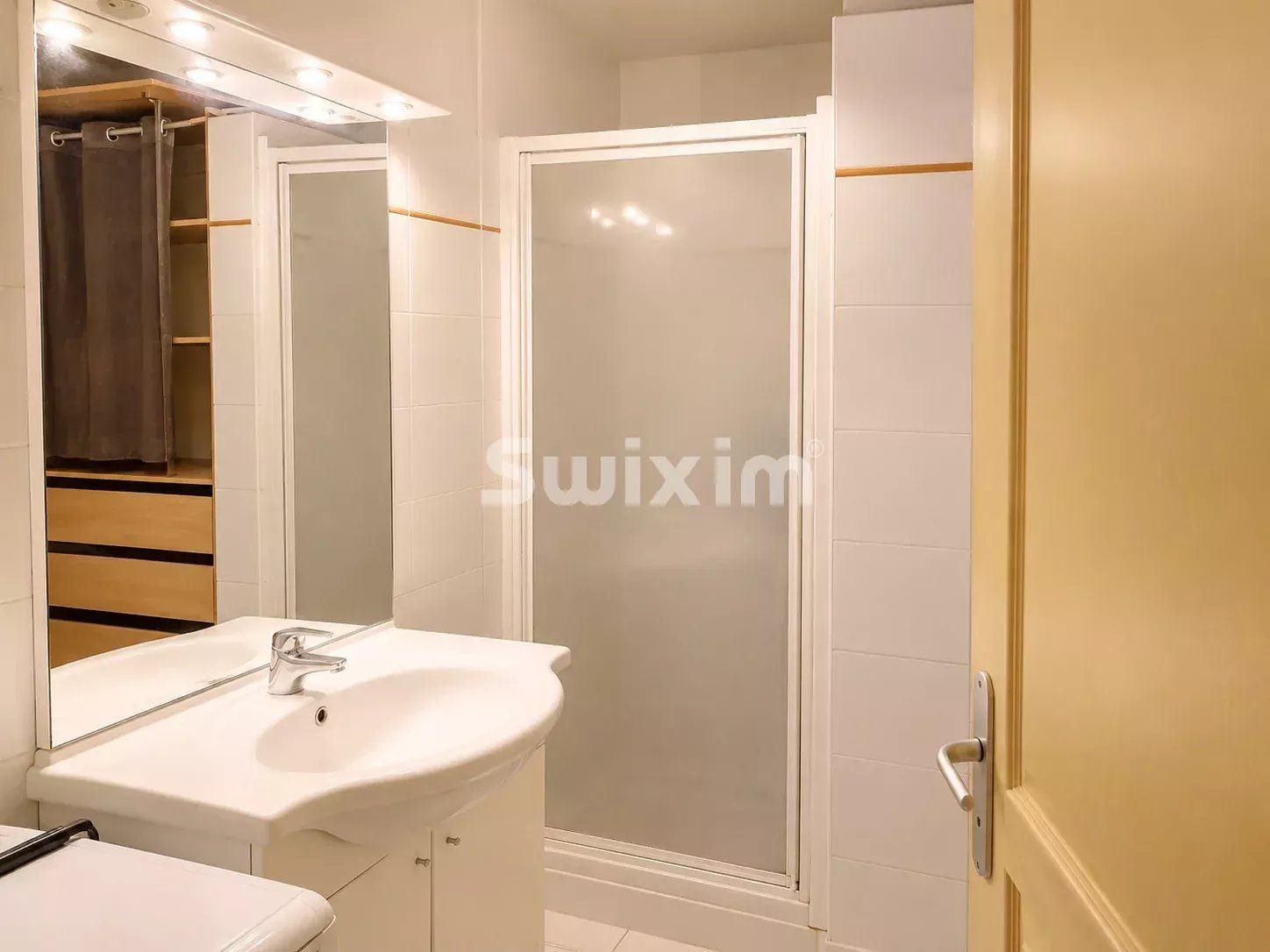 building 11 Rooms for sale on Richerenches (84600)
