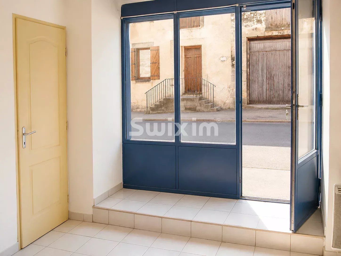 building 11 Rooms for sale on Richerenches (84600)