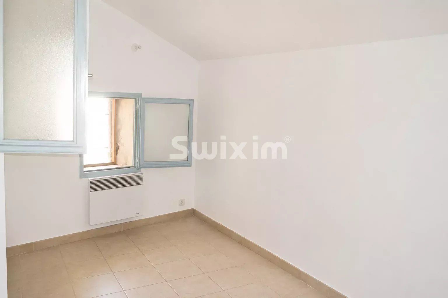 building 11 Rooms for sale on Richerenches (84600)
