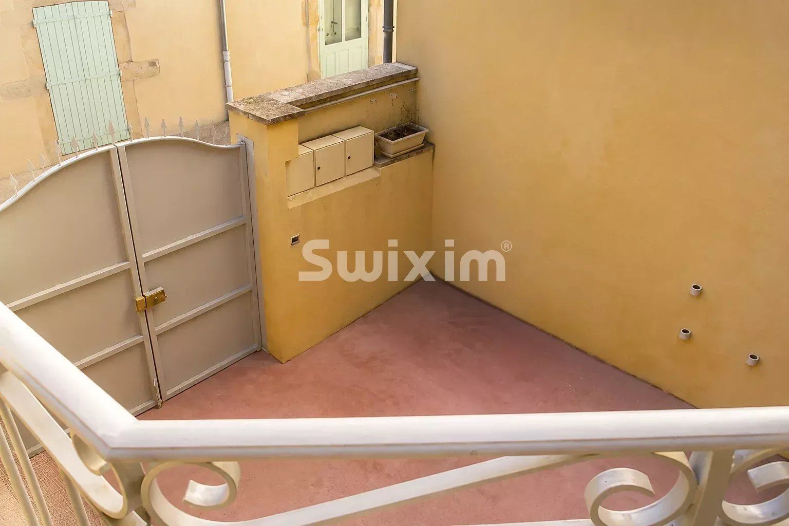 building 11 Rooms for sale on Richerenches (84600)