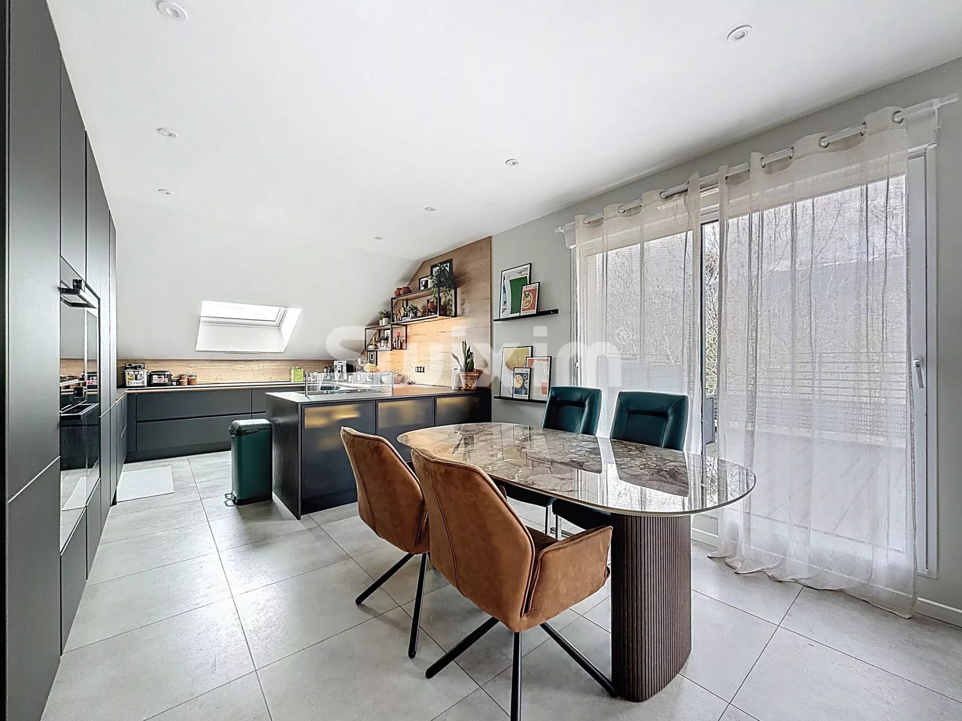 apartamento 4 Quartos para venda sobre Chevry (01170)