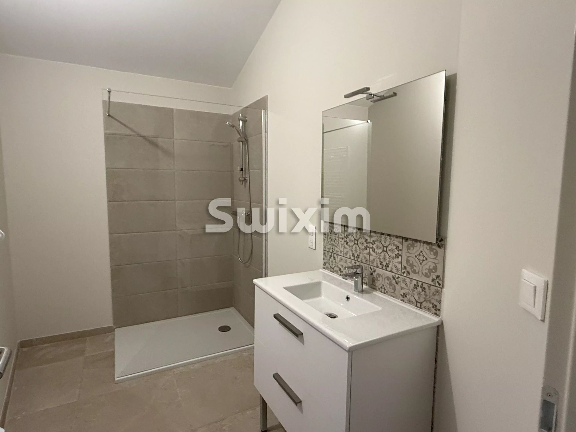 appartamento 3 Camere in affitto su Jonquières (84150)