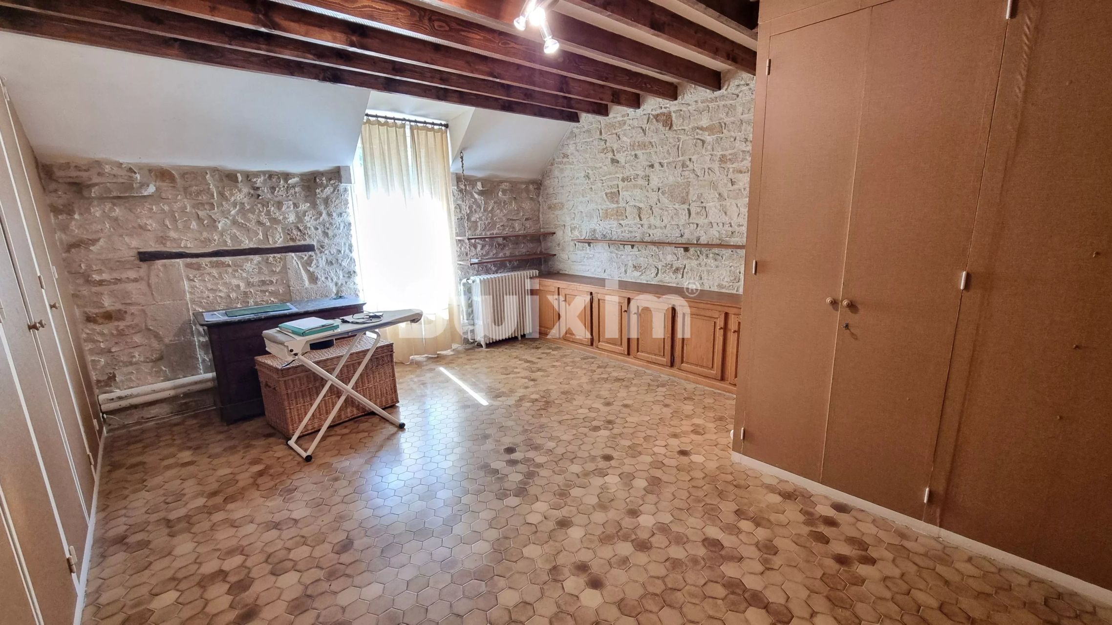 proprietà 8 Camere in vendita su Andryes (89480)
