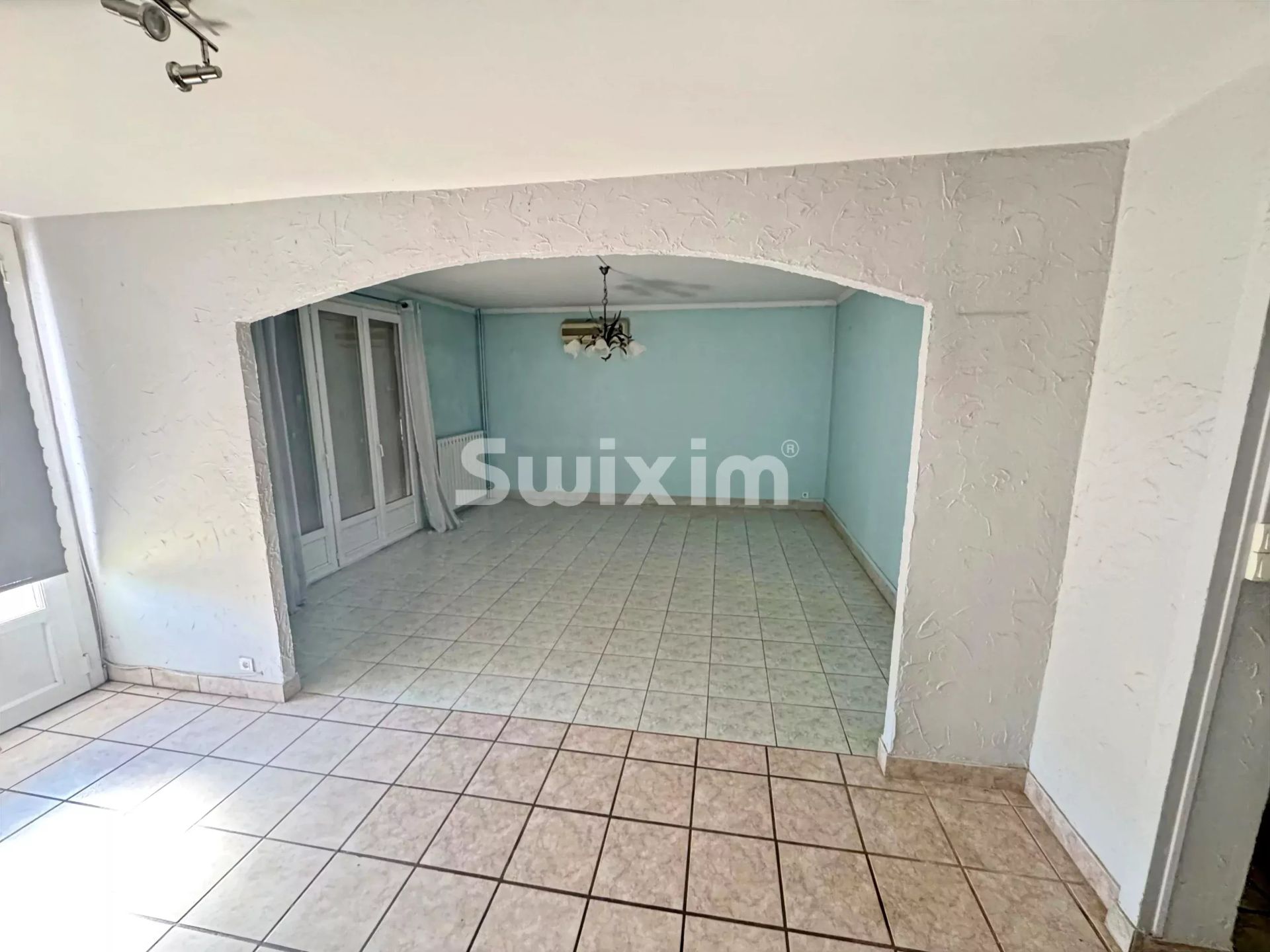 Maison 8 pièces 254 m² · à Chaussin · 254 m² · 219 000 €