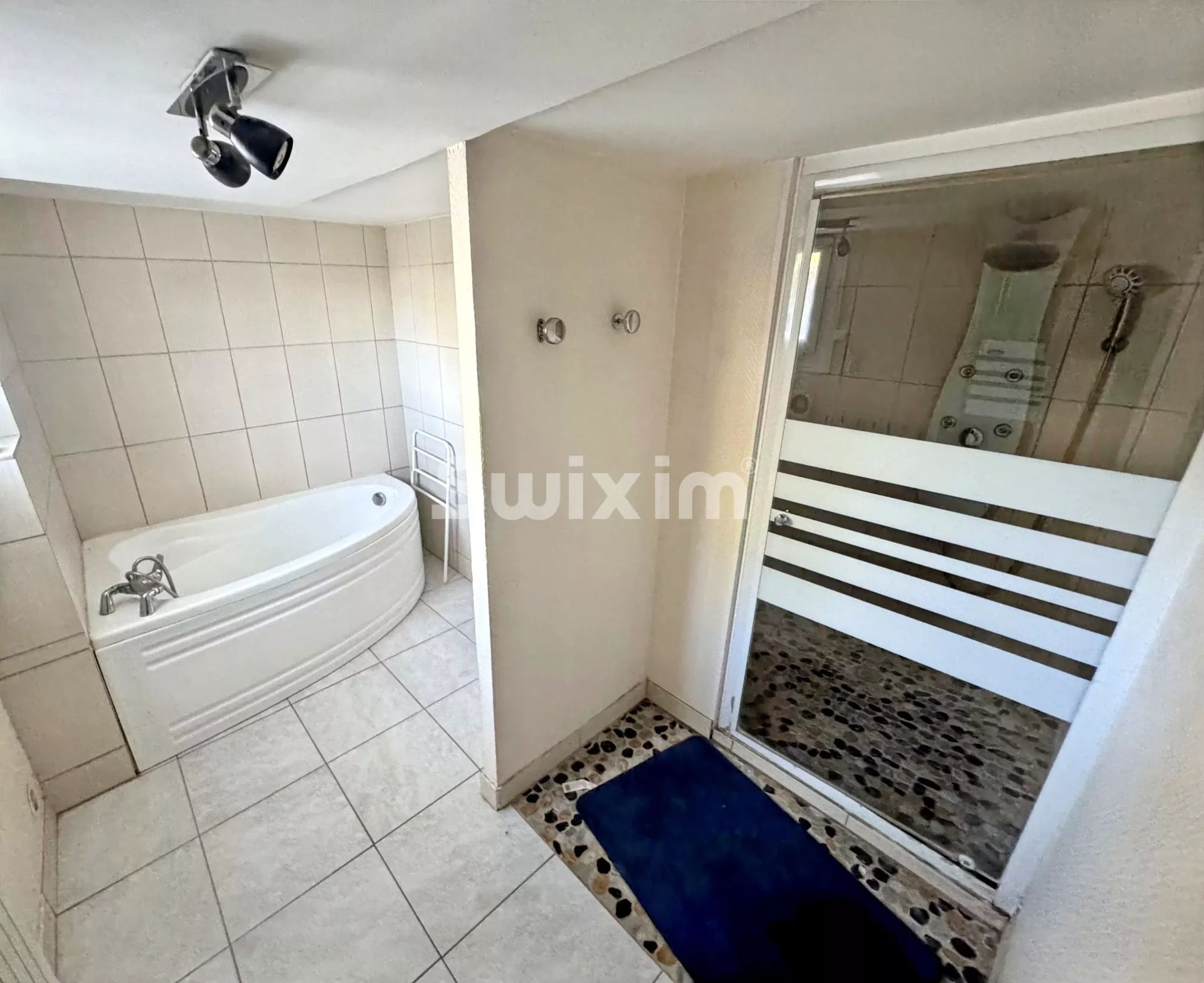 Maison 8 pièces 254 m² · à Chaussin · 254 m² · 219 000 €