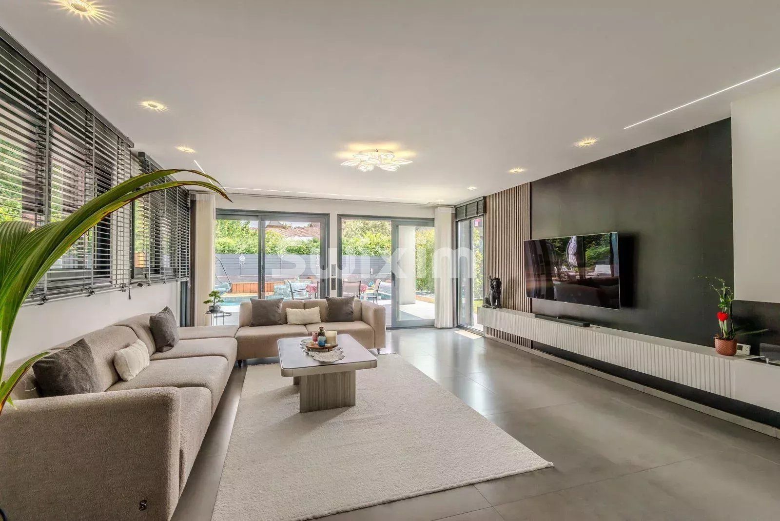 casa 9 Camere in vendita su Sciez (74140)