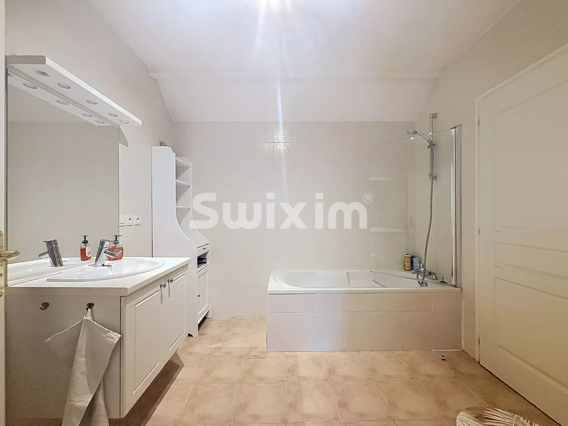 apartamento 7 Quartos para aluguer sobre Ferney-Voltaire (01210)