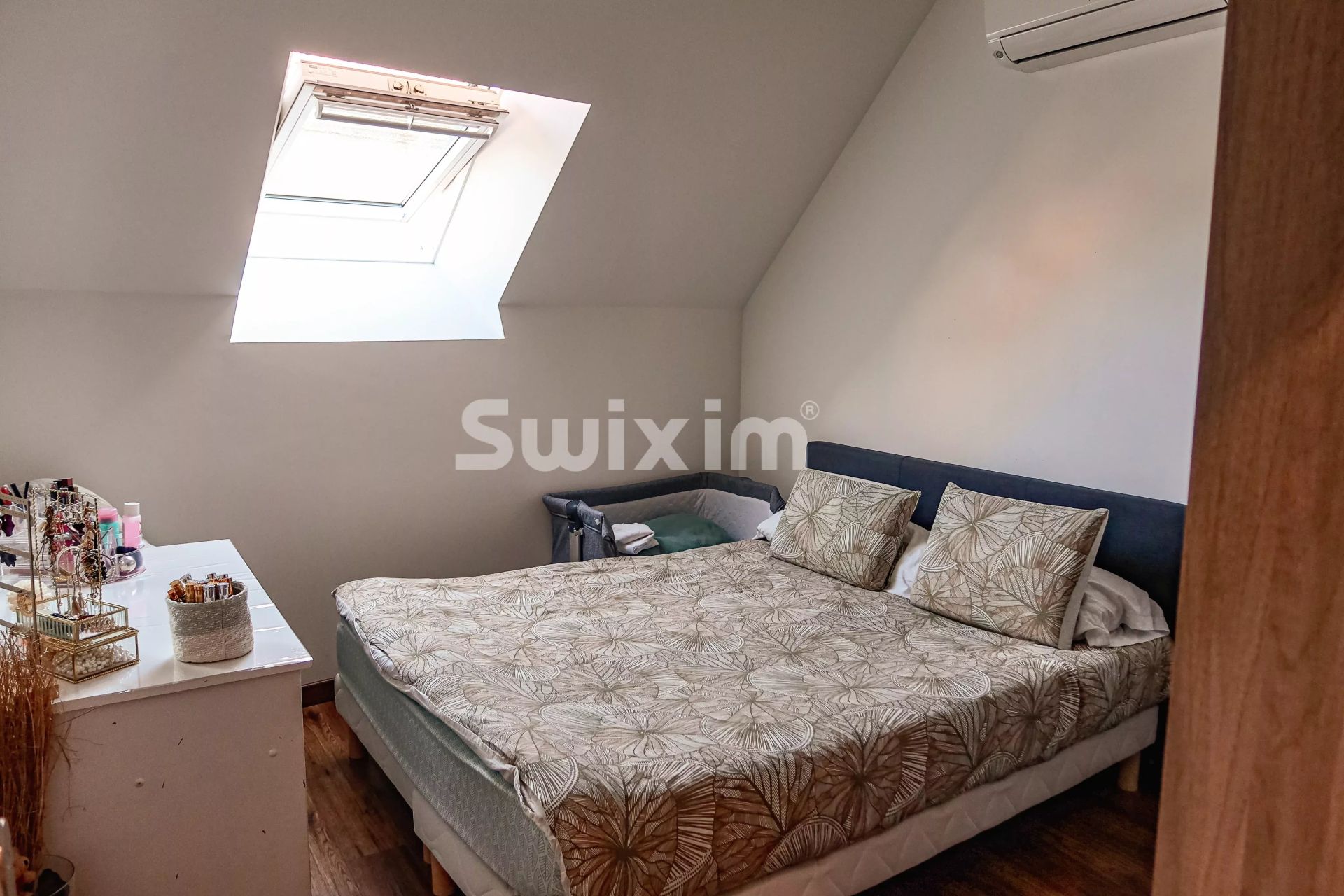 house 7 Rooms for sale on Louhans (71500)